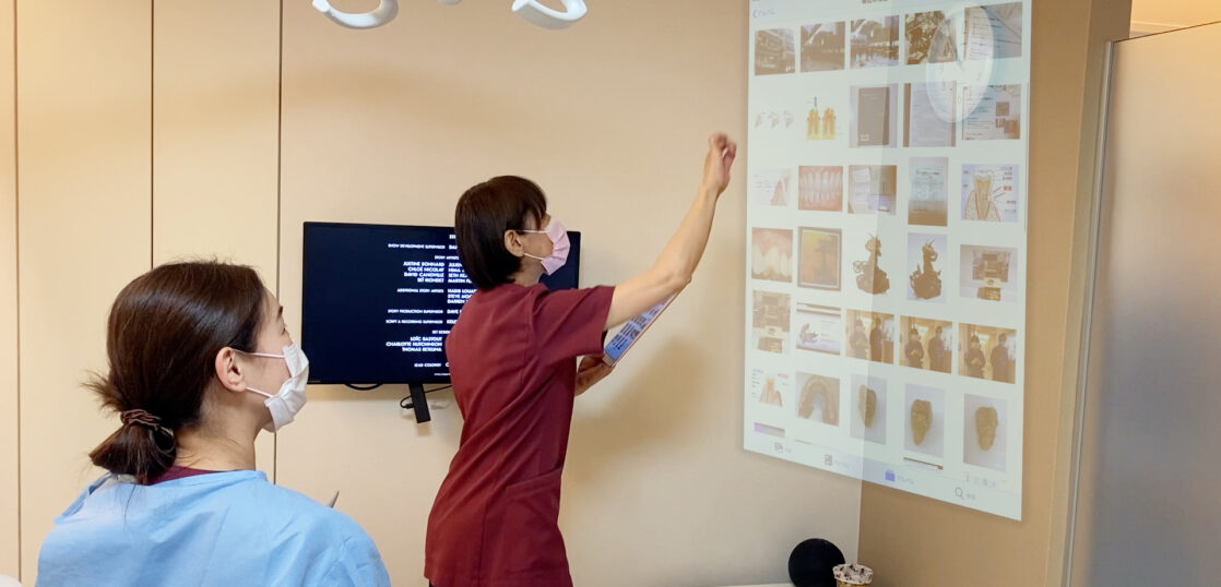 タブレットによるホログラムイメージ動画